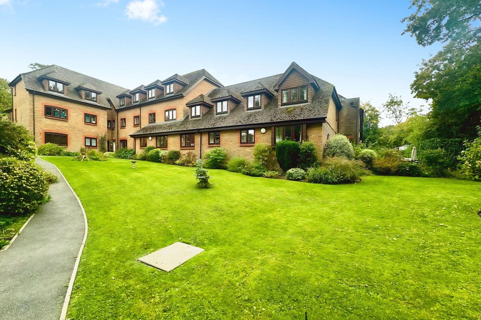 Langdown Lawn, Hythe, Southampton, SO45 5BT - Image 1