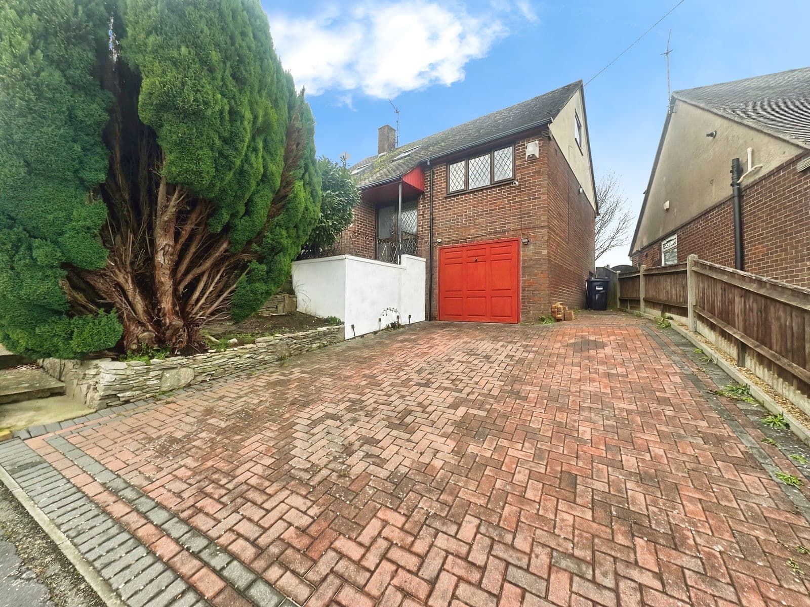 Hillview Road, Hythe, SO45 - Image 1