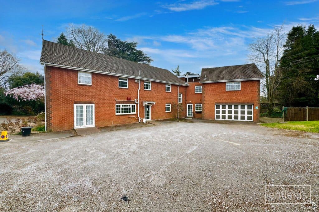 Redcote Close, Southampton, SO18 5SU - Image 1