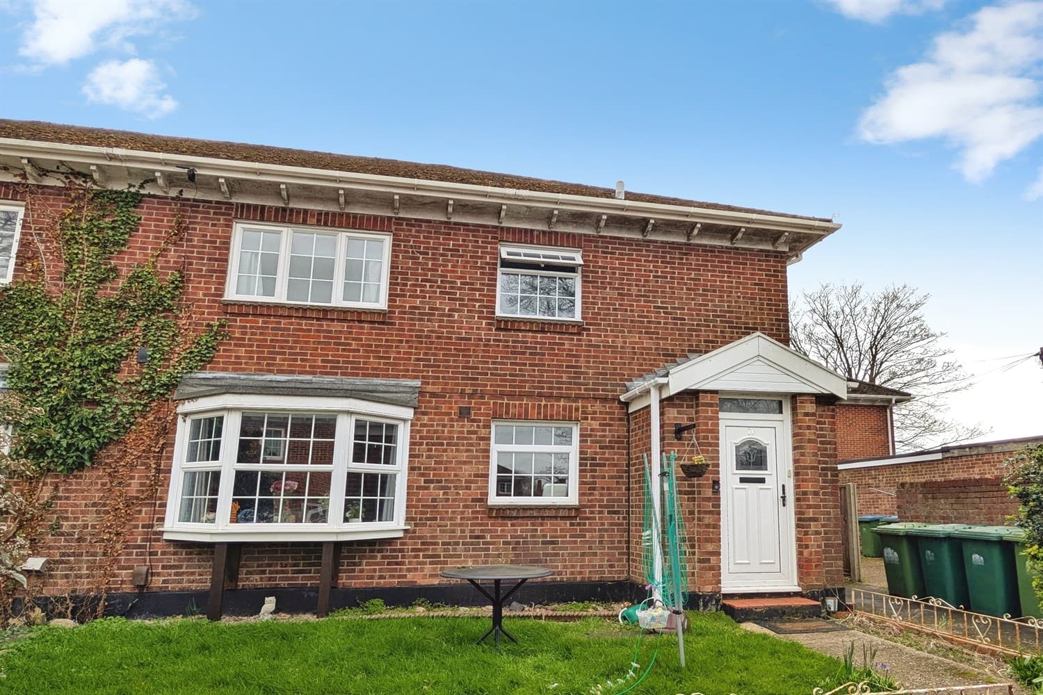 Rutland Court, SO18 ((Main)) - Image 1