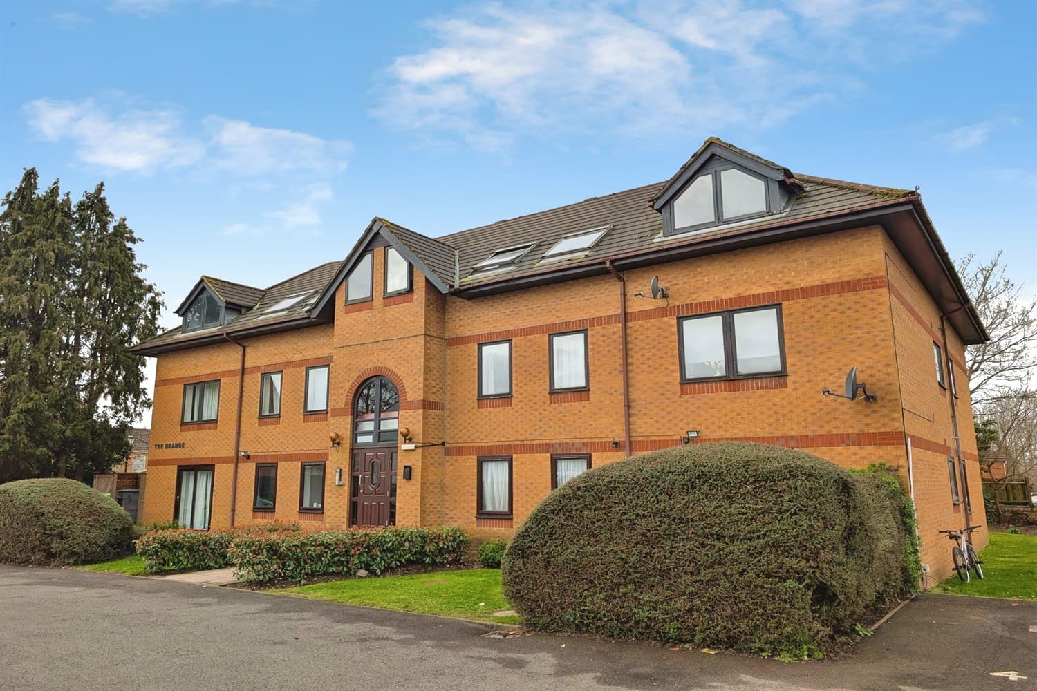 The Grange, SO16 ((Thumbnail)) - Image 1